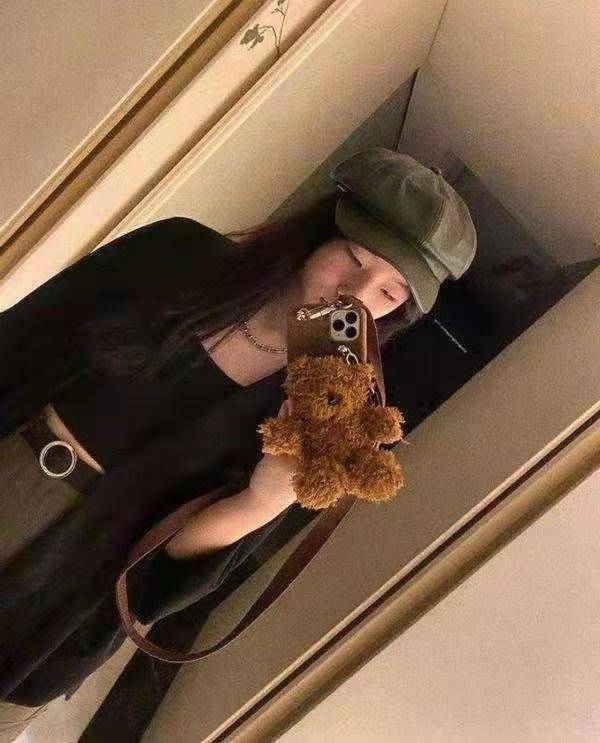 黑色|小S大女儿晒美照！15岁穿露脐装搭高腰裤秀身材，天生高级脸