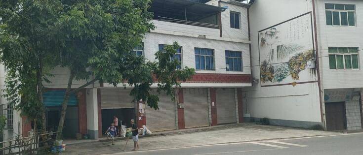 四川达州：只进一扇门巧解万家忧