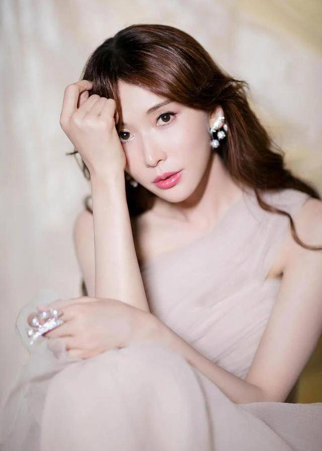 景甜|又被景甜的颜值惊艳到，肤白貌美生图也不怕，get这招你也能拥有