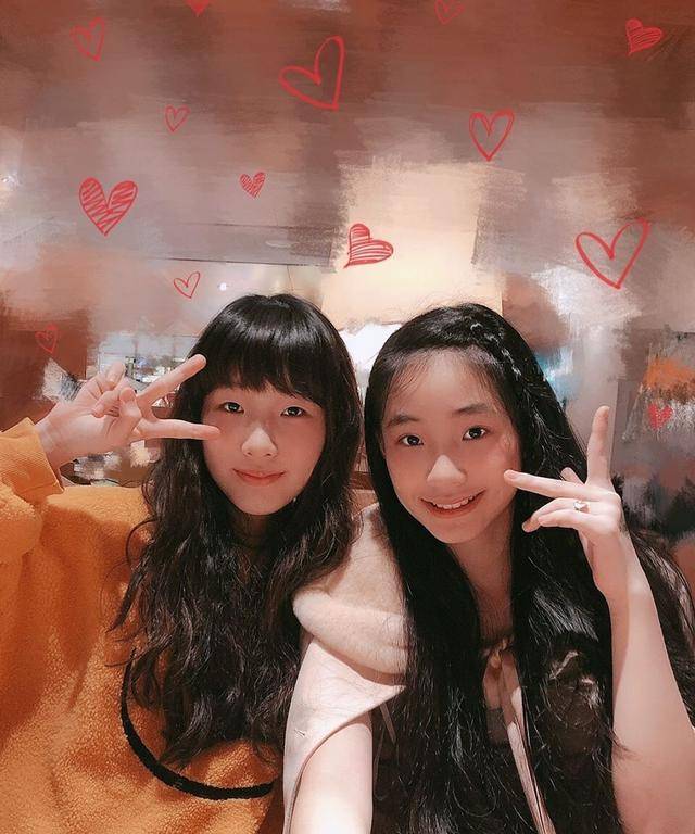 黑色|鲜少提及的二女儿，却在生日当天感动哭了小S，她才是真正超模脸