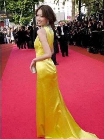 设计|又被林志玲的“括号臀”迷住了,身穿一袭紧身旗袍,腰臀比例出众