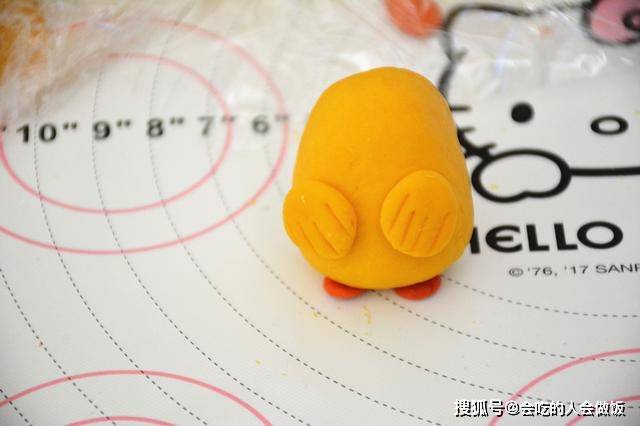 面團|松松軟軟，就和蛋糕一樣，小雞仔饅頭，手掌那么大，好吃好看