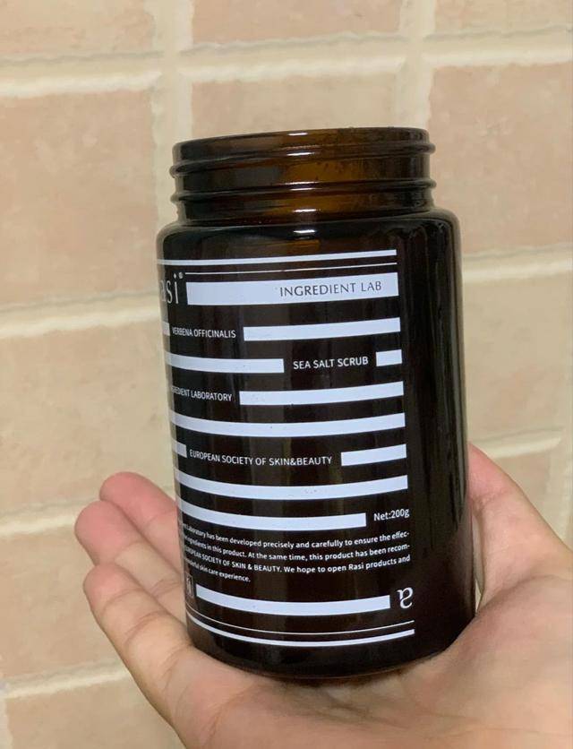 夏天|皮肤清洁少不了磨砂膏，穿裙装露背部，优雅动人