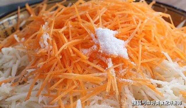 蔬菜|用莲藕和胡萝卜做早餐，好吃到不想放筷子，筋道柔软又带一丝香甜