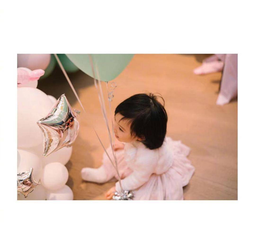 慈父|36岁男星喜得二胎！怀抱宝宝一脸慈父笑，和爱妻结婚5年儿女双全