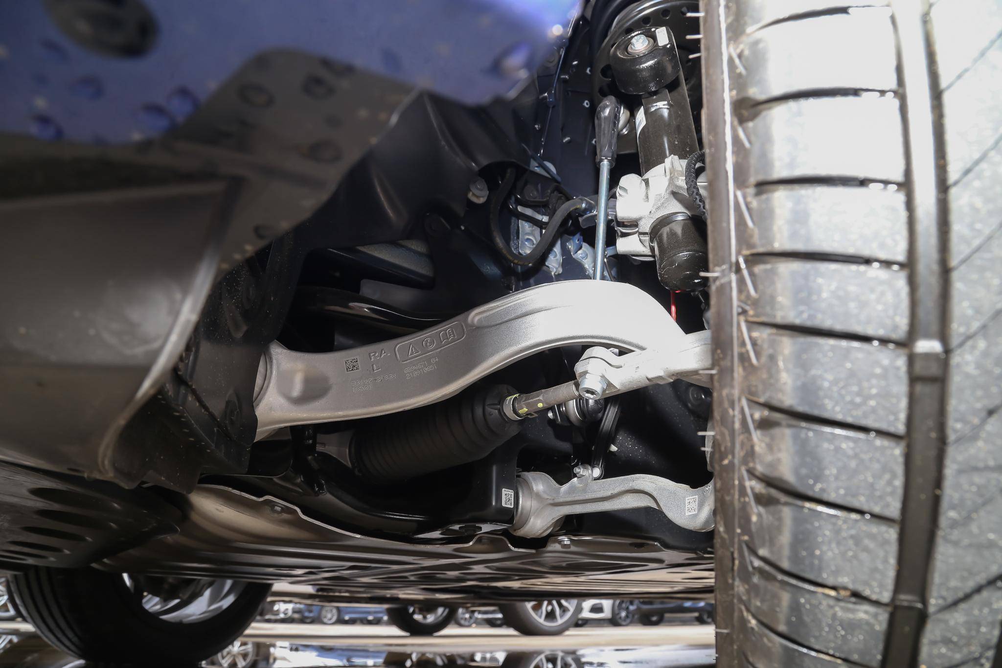 凯迪拉克ct5尊贵型vs宝马325li m运动套装