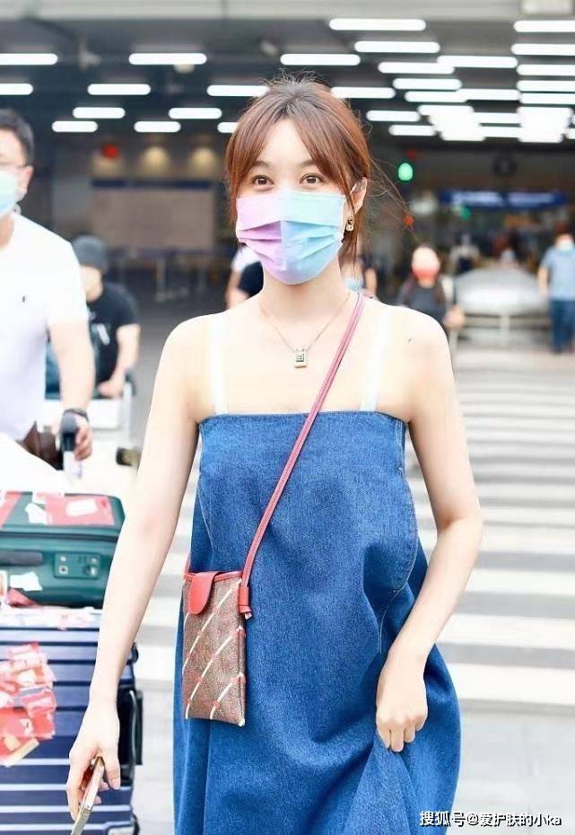 材质|李菲儿的眼睛也太大了吧,笑起来弯弯的好可爱,真有少女感