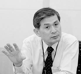 他被质疑造假，从神坛跌落谷底，如今却来到中国东山再起