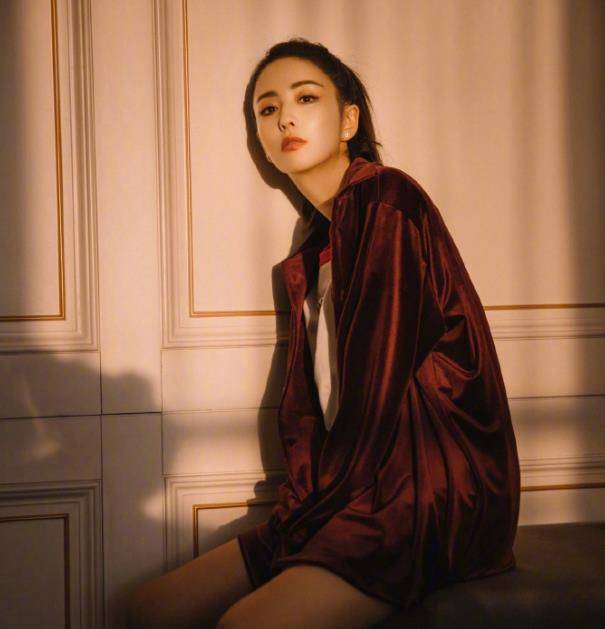 马尾|果然扎马尾显年轻，38岁丫丫连晒两组照片，宛如18岁少女