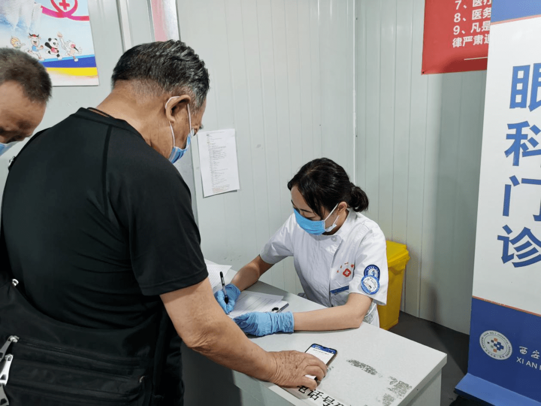 西安市|【医院动态】“双码并行” 预检分诊新措施 ——疫情防控门诊办在行动