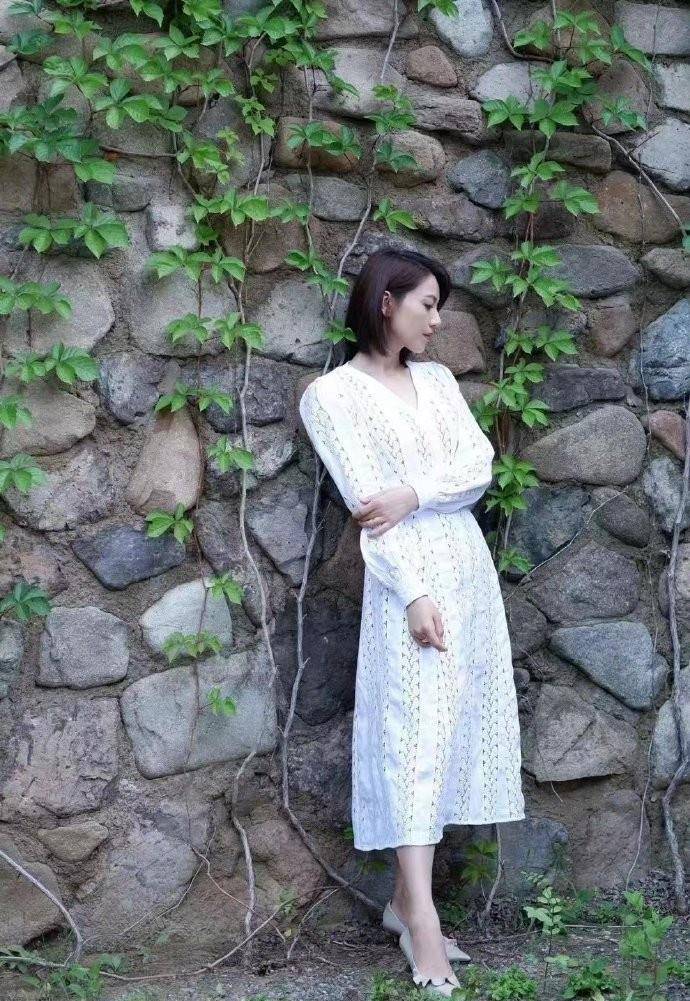 出圈|高圆圆的“知性风”美出圈,原来大龄女性不扮嫩,也能穿出魅力