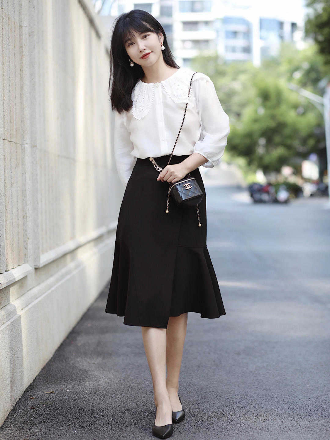 显得|高级穿搭与年龄无关，白衬衫搭配黑色阔腿裤，3、40岁也可以很美