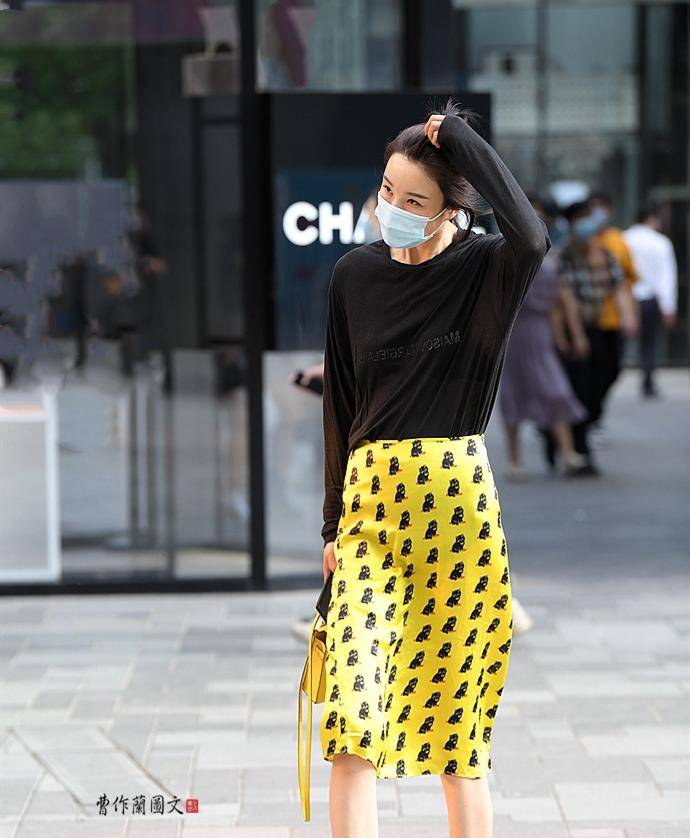 样式|雷同和撞衫都有违时尚,这些美女,把一样的明黄色穿出个个不同