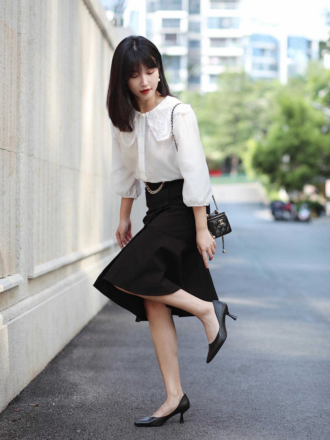 显得|高级穿搭与年龄无关，白衬衫搭配黑色阔腿裤，3、40岁也可以很美