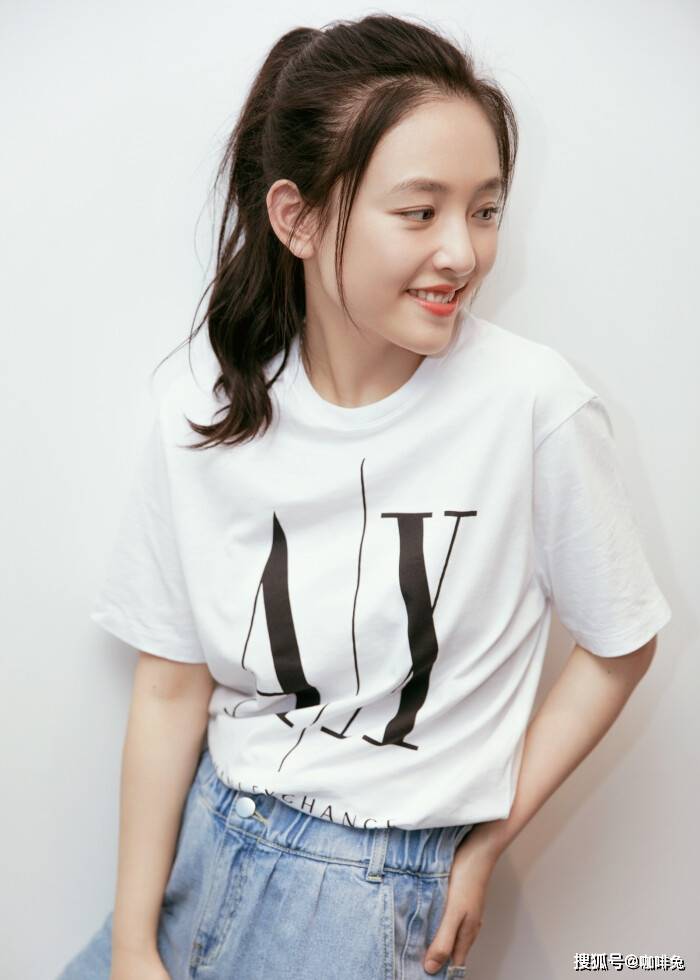 阳光|吴倩的时尚潮流时刻，满满的全是当代少女的气息，尽显阳光姿态