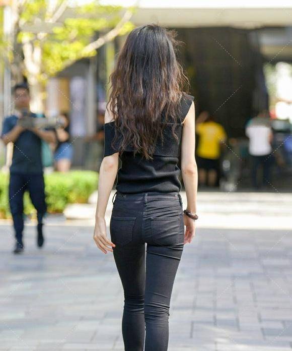 时间|黑色吊带小皮鞋，清爽时尚，配饰，更显气质！