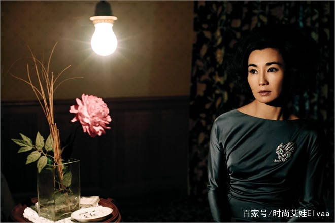 黑色|张曼玉罕见晚会太惊艳，黑色打底衫配七分裤，看完气质真让人羡慕