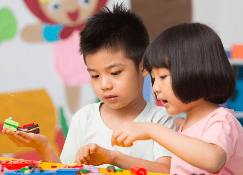 因为|在举报了违规幼儿园之后，却被人砸门，是谁泄露了“我”的信息？