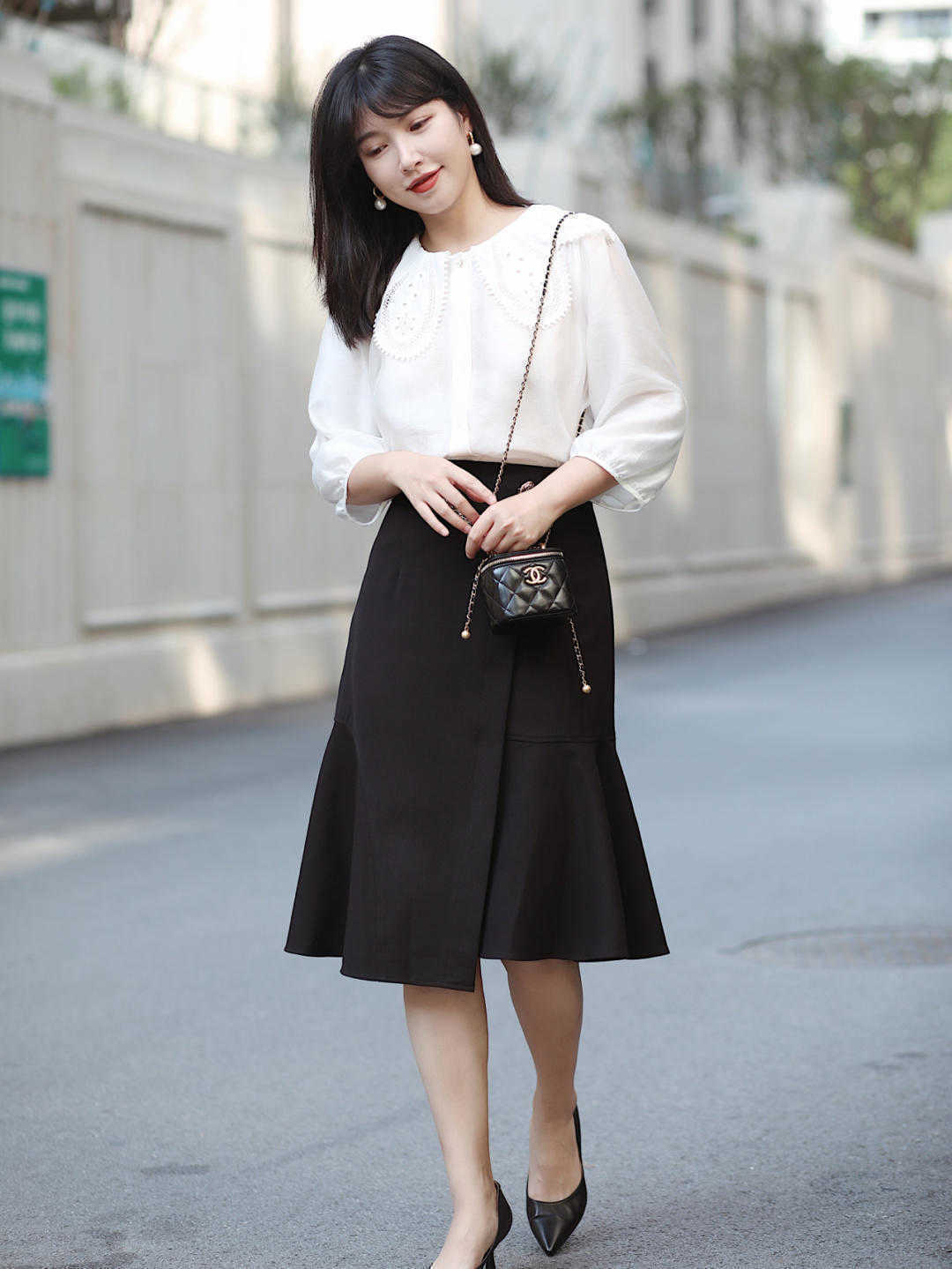 显得|高级穿搭与年龄无关，白衬衫搭配黑色阔腿裤，3、40岁也可以很美