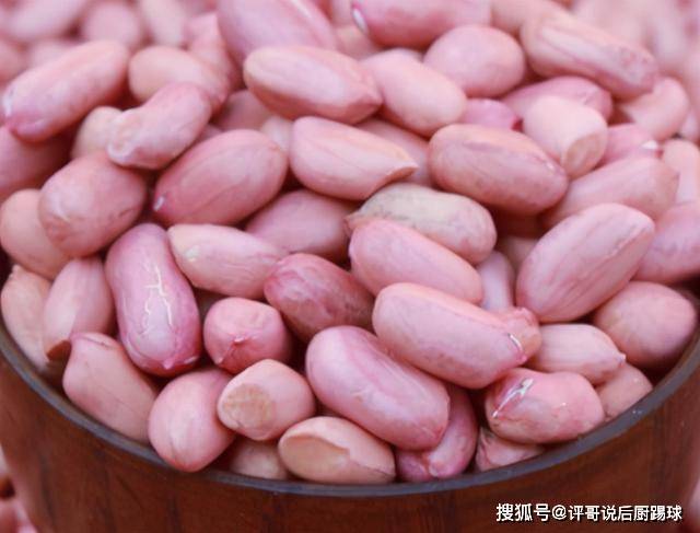 做法|最近，花生这做法火了，简单几步做零食，无油少糖酥脆，解馋过瘾
