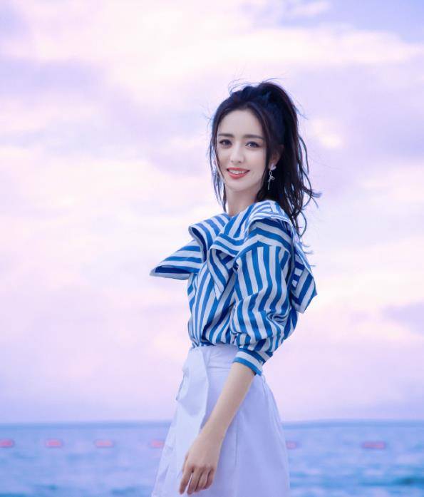 马尾|果然扎马尾显年轻，38岁丫丫连晒两组照片，宛如18岁少女