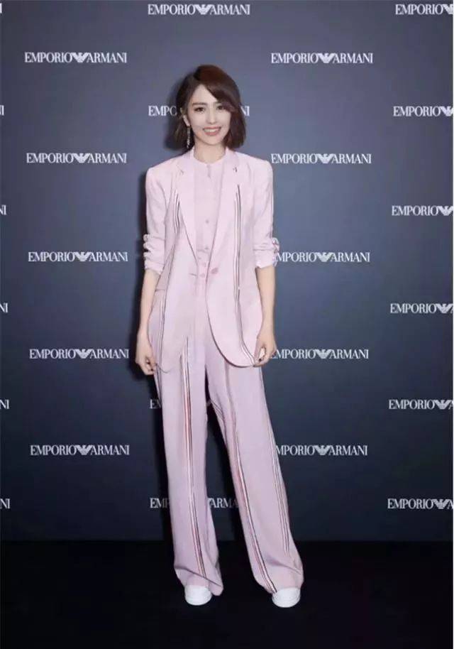 卫衣|女人穿衣“在精不在多”，学习穿搭，减龄又知性。