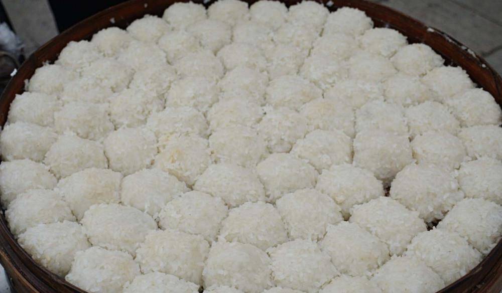 什么|小伙在街头卖早餐，很多人都说在这买早餐，比吃一碗羊肉汤都实在