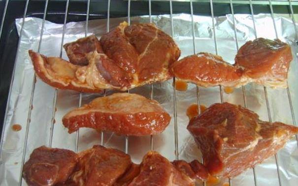 肥瘦|想要做好秘制叉烧肉，只需要这一碗料，秒杀所有荤菜！