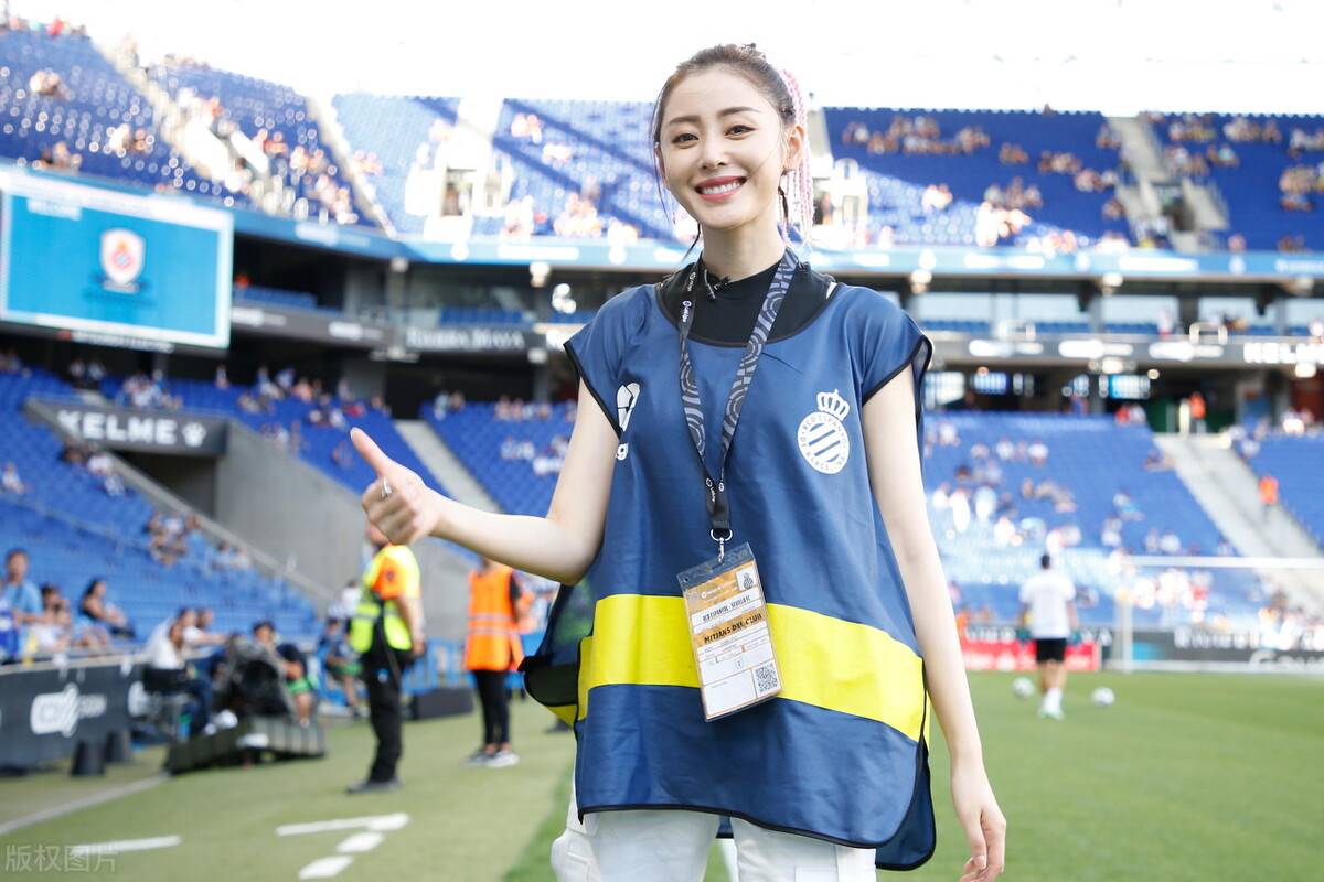 黑色|女神张天爱不仅颜值身材绝佳，穿搭风格也是百变且养眼