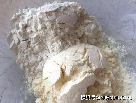 做法|面粉别只会蒸馒头，自己在家做凉皮，不用洗面不用等，筋道不发硬