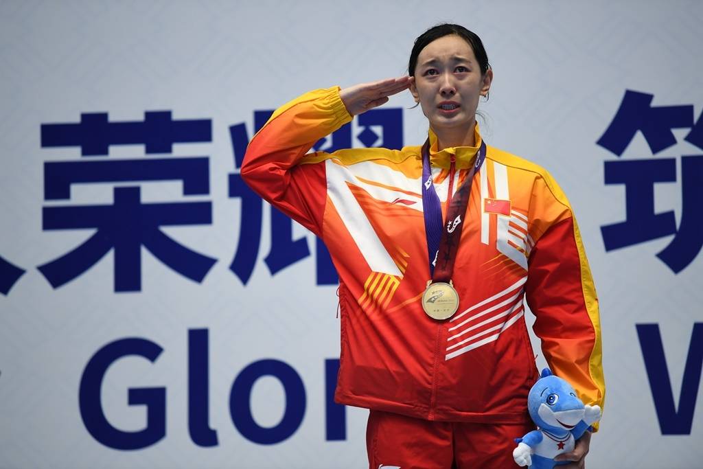 原创击剑天才颜值高13岁进省队29岁奥运夺金和男友是多年队友