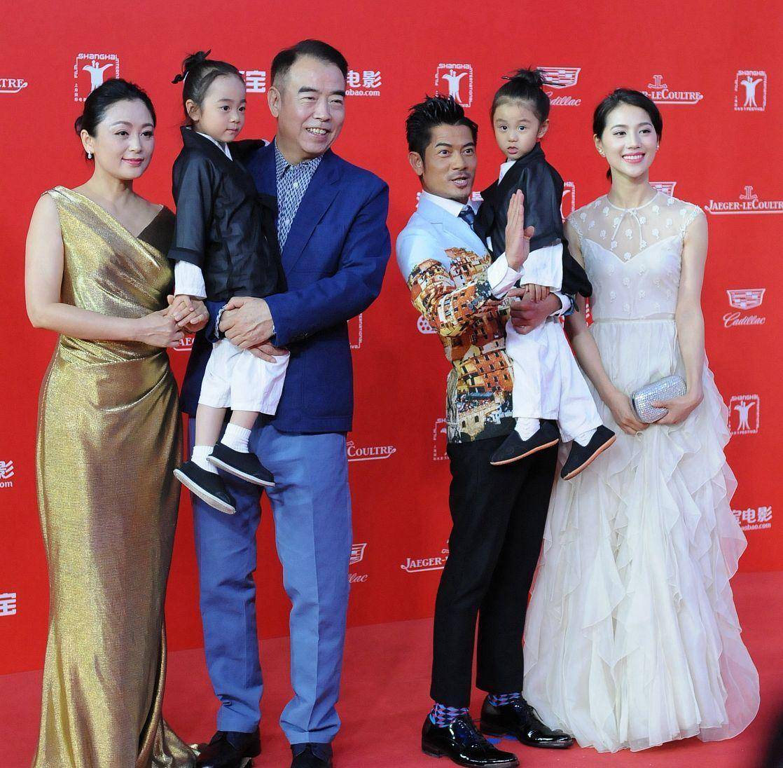 整体|陈红孩子都成年了,颜值气质还是这么美,多艳的裙子也能驾驭