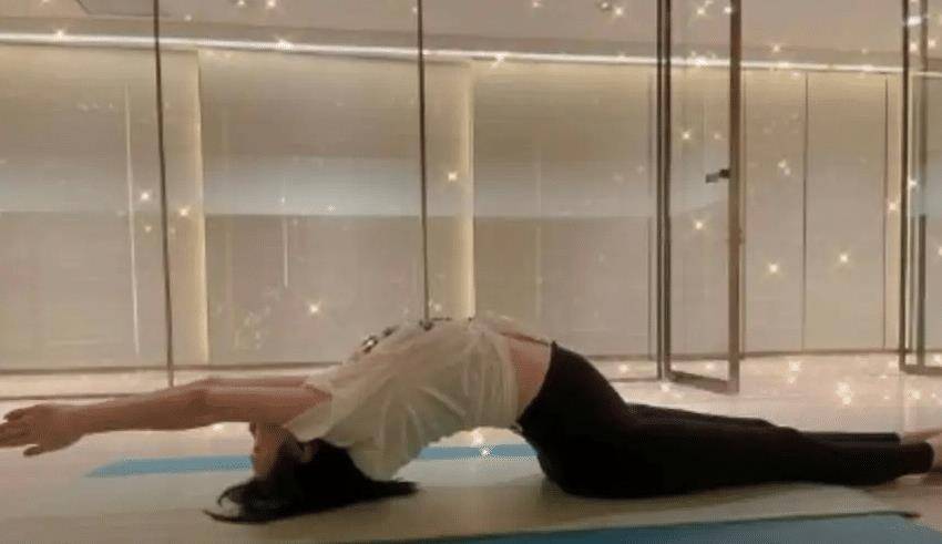 自律|32岁奚梦瑶在家养胎，日常不忘做瑜伽，自律运动的背后满是无奈