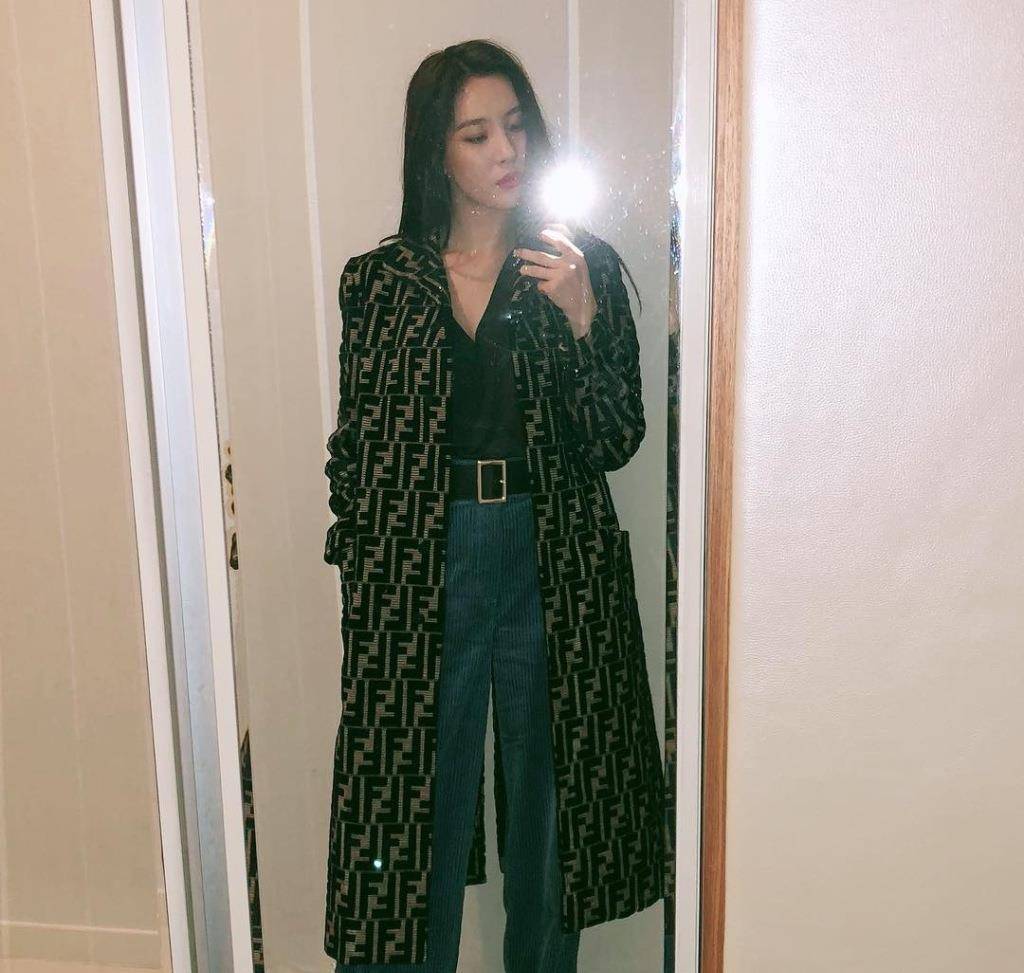 自拍|李宣美私服就是能撩，不仅会穿还会自拍，妥妥韩国最会穿的女艺人
