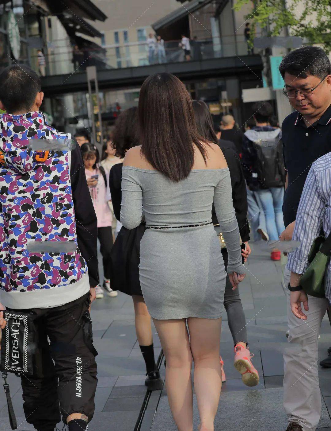 质感|连衣裙如何穿出质感的美,不仅要气质身材好,还要会运用穿搭技巧