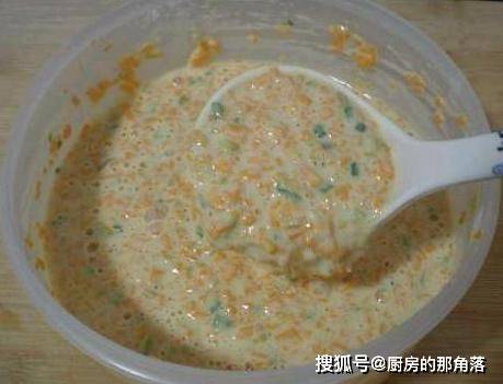 葱花|早餐就馋南瓜饼,一擦一拌一煎,手不沾面就能做,简单快手还营养