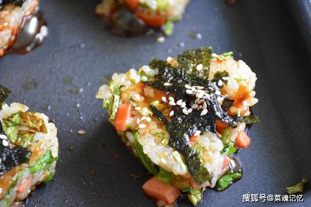 海苔|米饭这样做，美味翻拌，学会了再也不担心剩米饭没有办法消耗了
