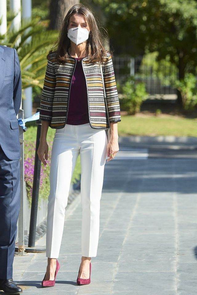 颜色|50岁穿衣高级比时髦更重要,学西班牙王后这样穿,优雅的不动声色