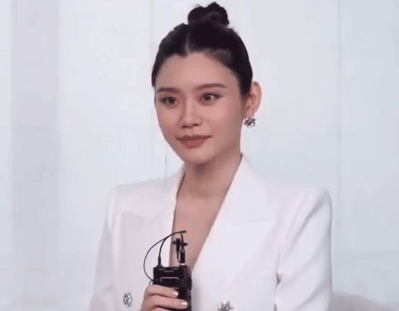 自律|32岁奚梦瑶在家养胎,日常不忘做瑜伽,自律运动的背后满是无奈