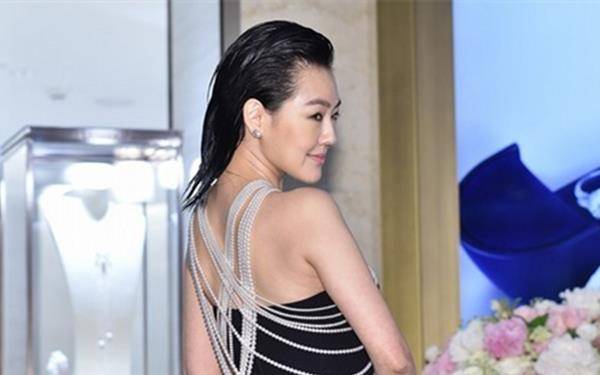 结果|小S这么穿衣好时髦，拿珠宝当“衣服”穿，结果不丑还意外的好看