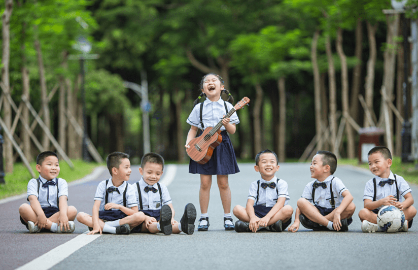 同学|幼儿园毕业照惊艳到网友，家长却无奈表示，这份仪式感价值398元