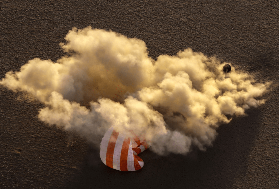 飞船返回时的速度 1cff53803ceb4dd19ed271f821e2f705.png