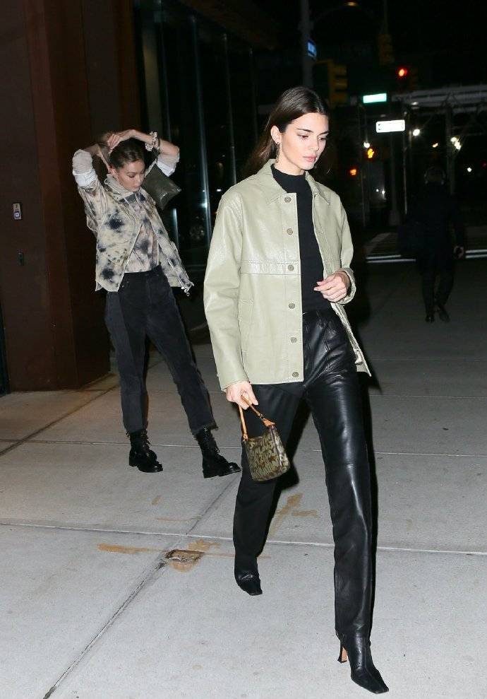 身材|超模肯豆、吉吉同框了！吉吉水墨上衣超吸睛，肯豆一身皮革更抢镜