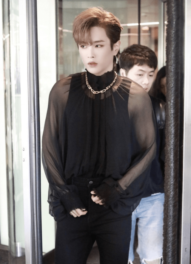 显得|当男星穿“女装”成时尚风潮,并非所有人都很娘,看王一博就知道