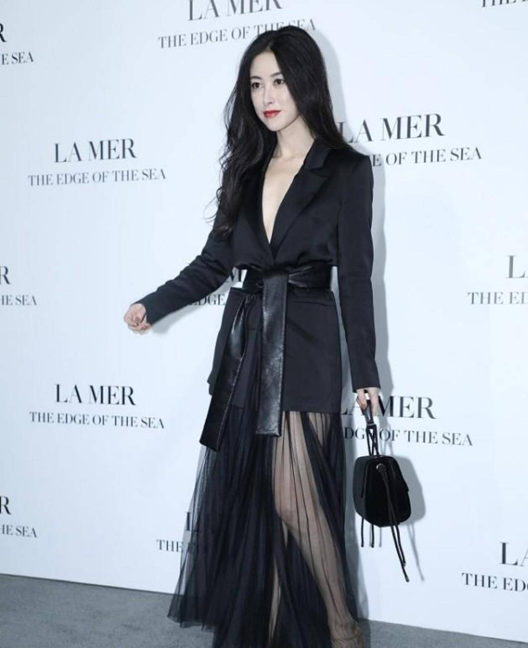 黑色|朱珠穿西装太美了，肤白貌美身材完美，不愧是“全球最美面孔”