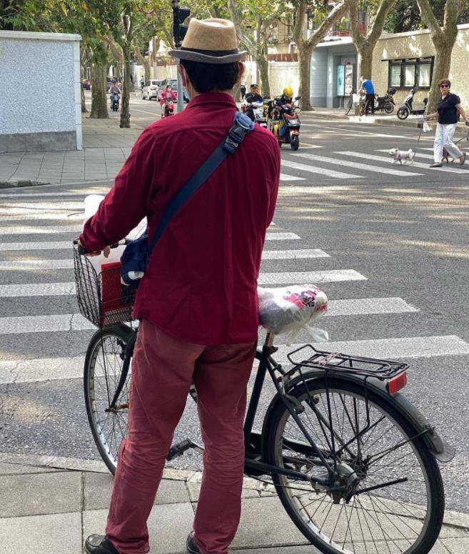 潮流老头老奶奶 4b18317220964790b6501c15a8a41463.jpeg