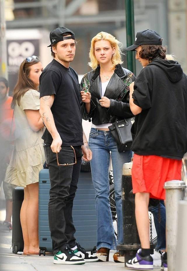 事情|贝克汉姆儿子继承了父亲的高颜值,和未婚妻同框,穿得休闲简约