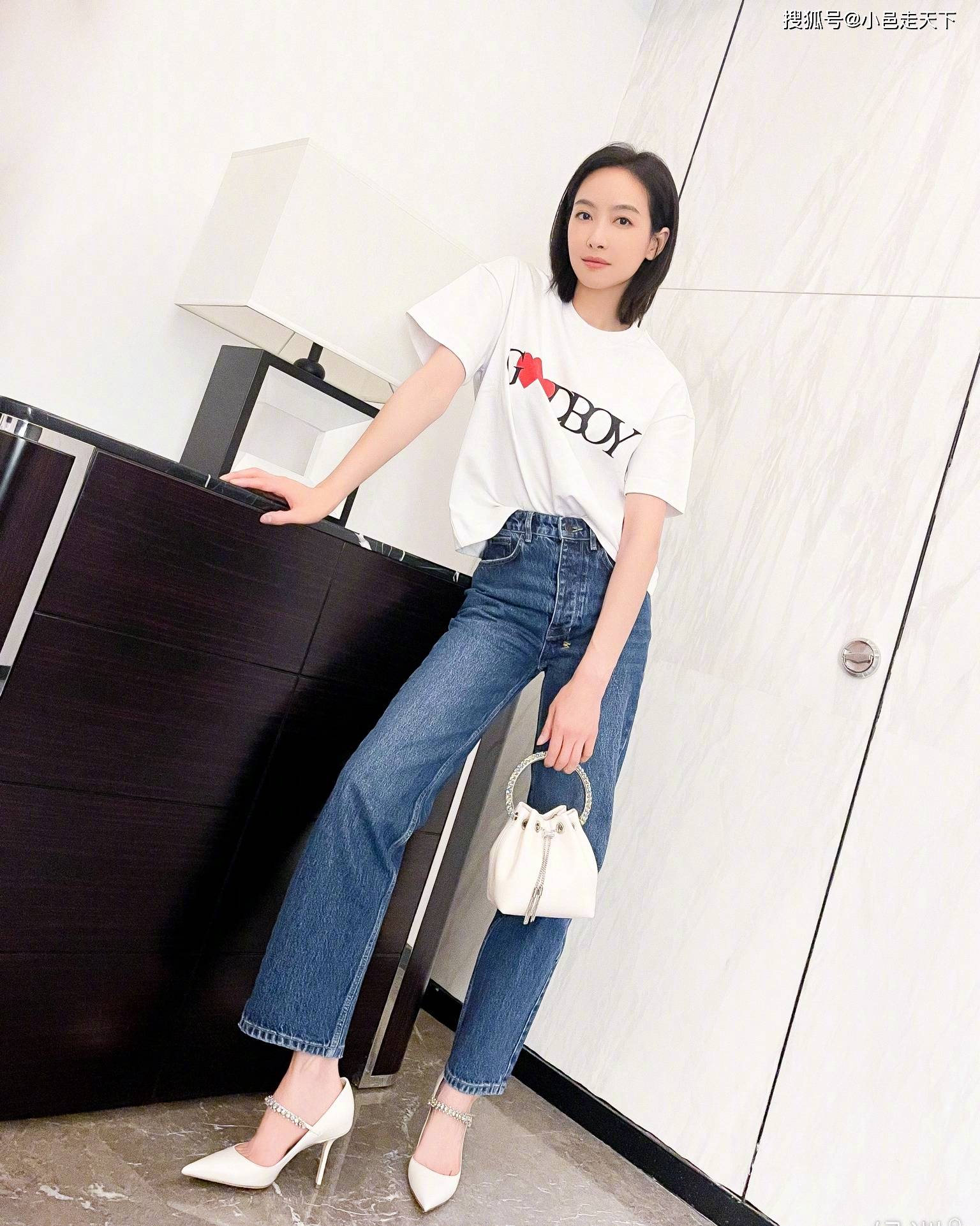 宋茜白色高跟鞋优雅写真