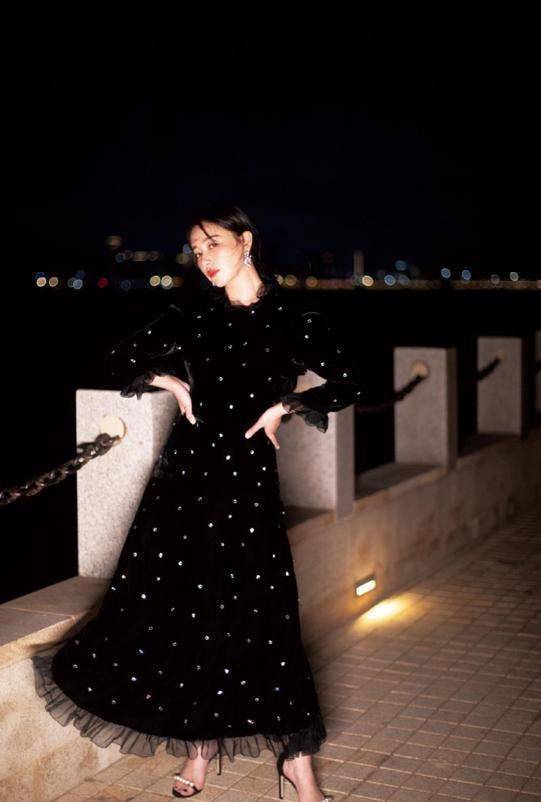 美人|阚清子演绎法式摩登美人,包臀裙都短到大腿根,为了出圈真的拼