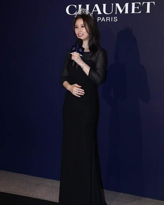 都美|林心如成闺蜜团颜霸!素颜比林熙蕾富士康老板娘都美,生图显老气